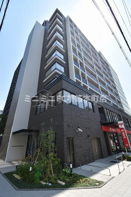 スマートカーサ伏見町のエントランス