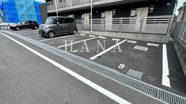ミランダローズの駐車場