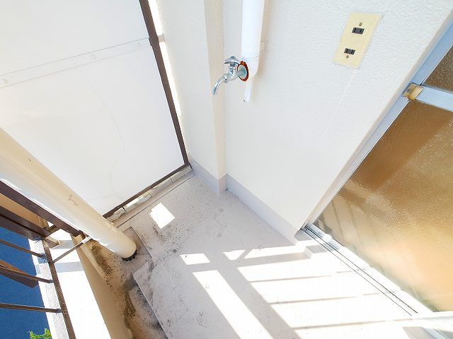 西栄マンションの設備|洗濯機置場です