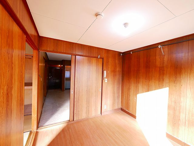 西栄マンションの洋室|きれいな洋室です