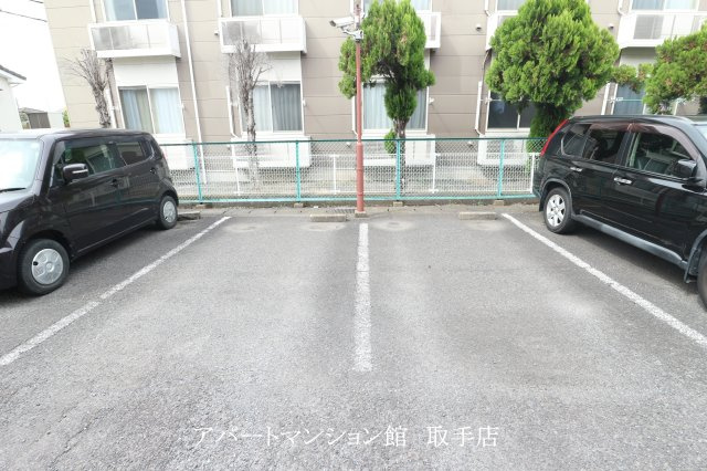 リバティK１の駐車場