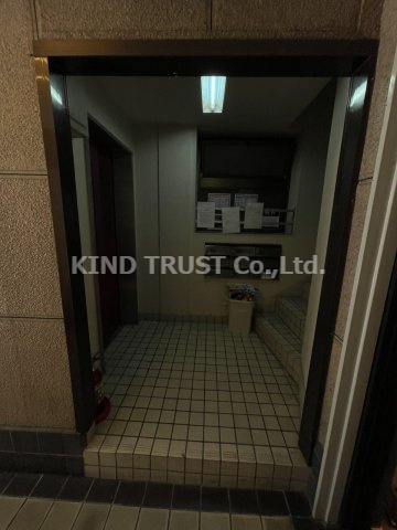 クレストTKのエントランス|毎日通るエントランスはこのようになっています