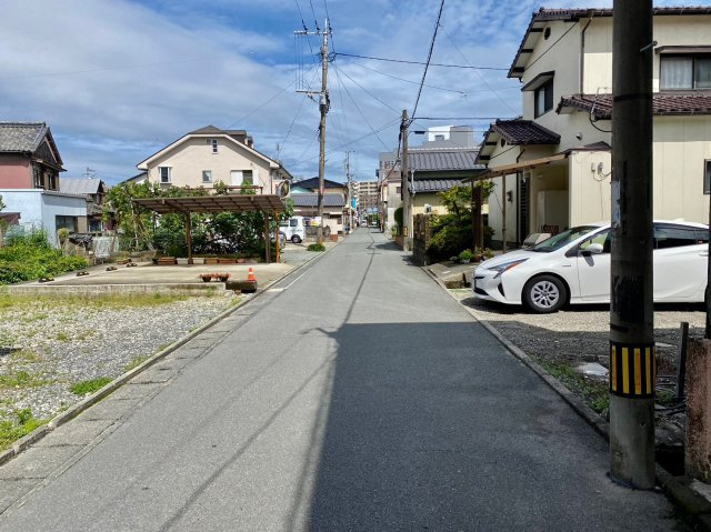 大川市大字酒見の新築一戸建の前面道路含む現地写真