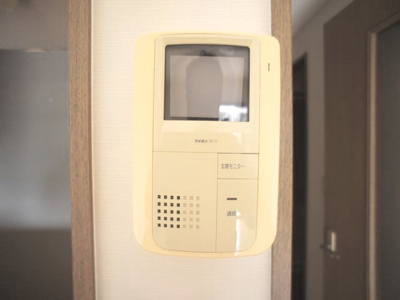 【セキュリティ】 | ＲａｎｄＲ(アールアンドアール) | お部屋の中で訪問者の確認ができるＴＶドアホンが付いています♪