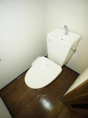 【トイレ】 | ＲａｎｄＲ(アールアンドアール) | 温水洗浄暖房便座機能付きです♪