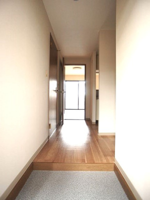 【玄関】 | ＲａｎｄＲ(アールアンドアール) | 明るい玄関です。