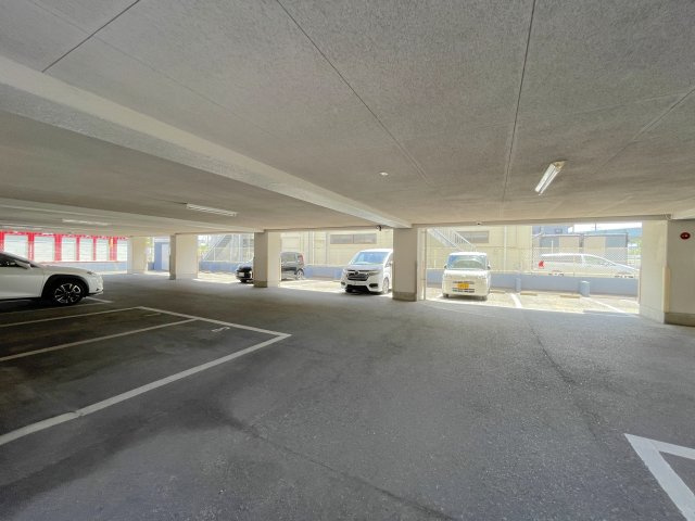 筥松小南エクセル35の駐車場