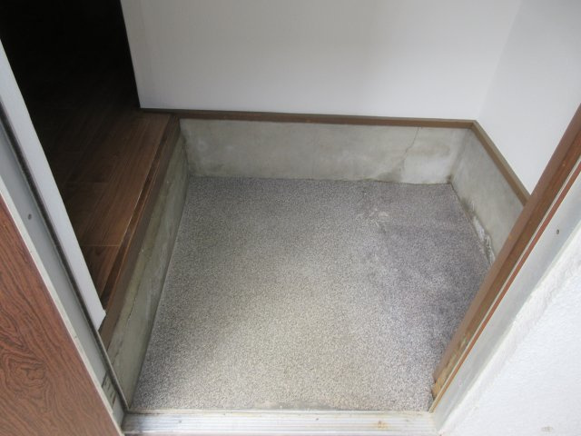新見荘の玄関