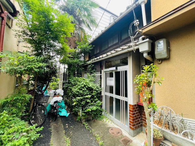 西院下花田町の外観