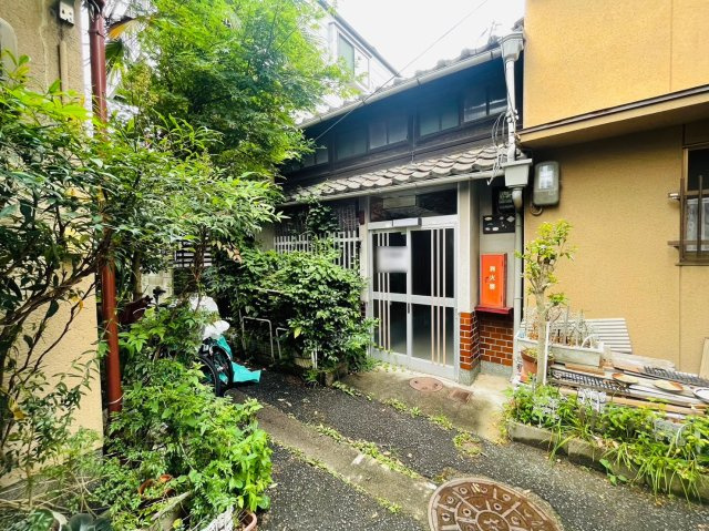 西院下花田町の外観