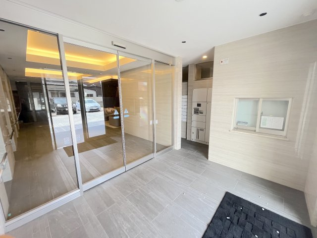 ファーネスト二日市グレイスのエントランス