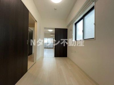 【寝室】 | 古出来エンブルコート(旧GRANDUKE古出来) | こちらの居間で趣味の時間をお楽しみください