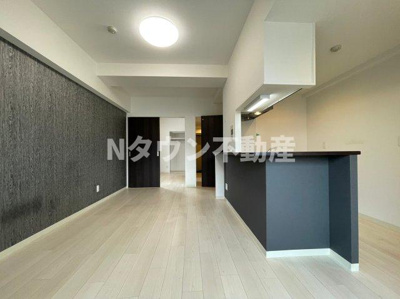 【居間・リビング】 | 古出来エンブルコート(旧GRANDUKE古出来) | ゆったりした洋室です