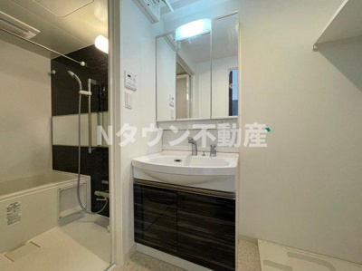 【独立洗面台】 | 古出来エンブルコート(旧GRANDUKE古出来) | 独立洗面台、小物を置くことができて便利です