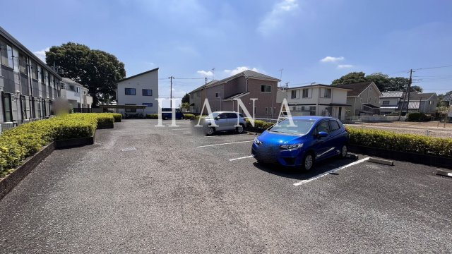 レオパレス小川の駐車場