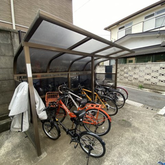 【その他共用部分】 | 屋根付き駐輪場完備！