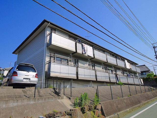 ベルコリーヌ冠山の外観|落ち着いた雰囲気の外観です