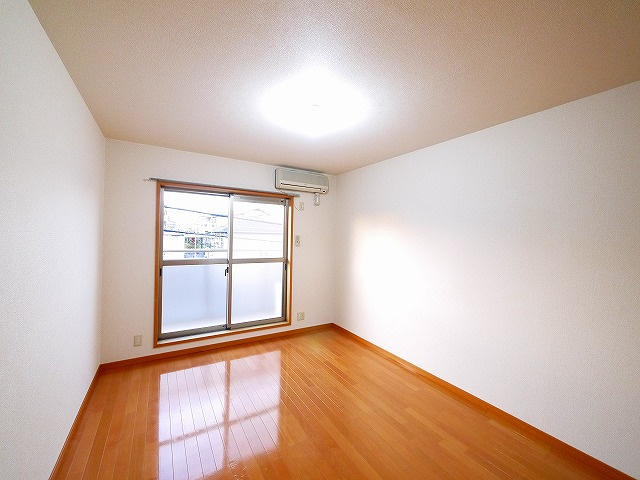 ベルコリーヌ冠山の洋室|落ち着いた色調の洋室です