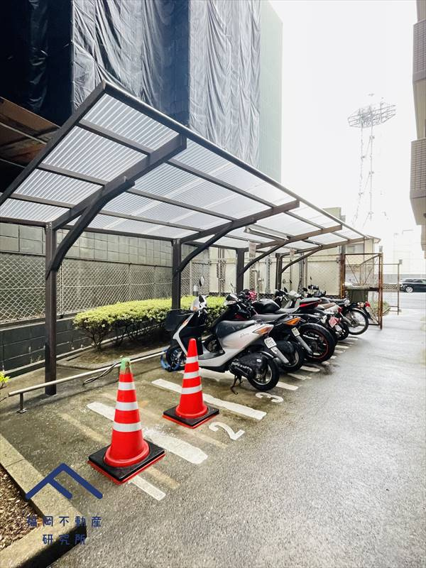 メヌエット前原駅前の駐車場