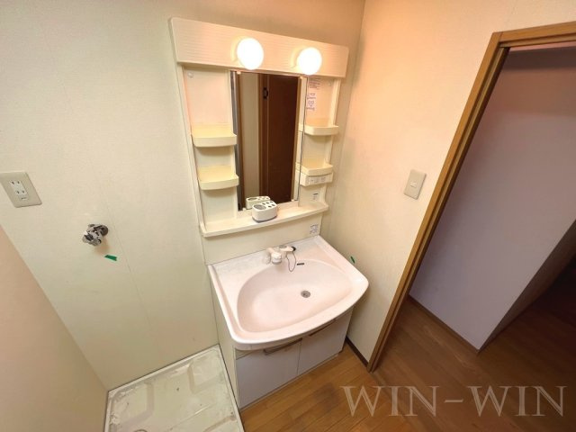 サンフィオーレ中郷の独立洗面台