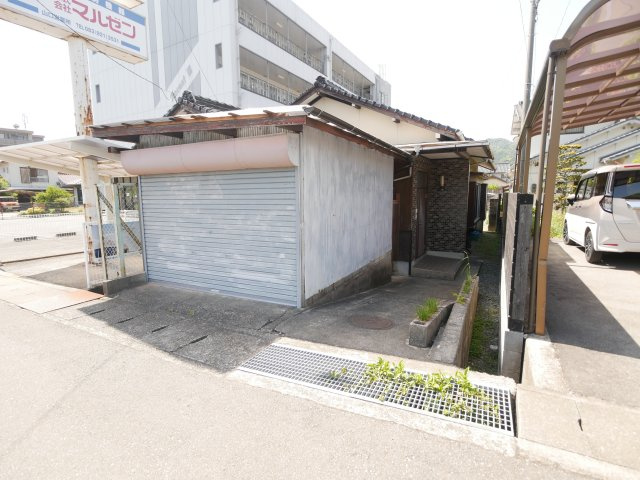 三の宮　中古住宅・駐車場