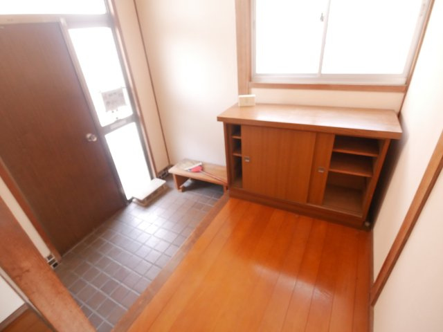 三の宮　中古住宅・駐車場の玄関