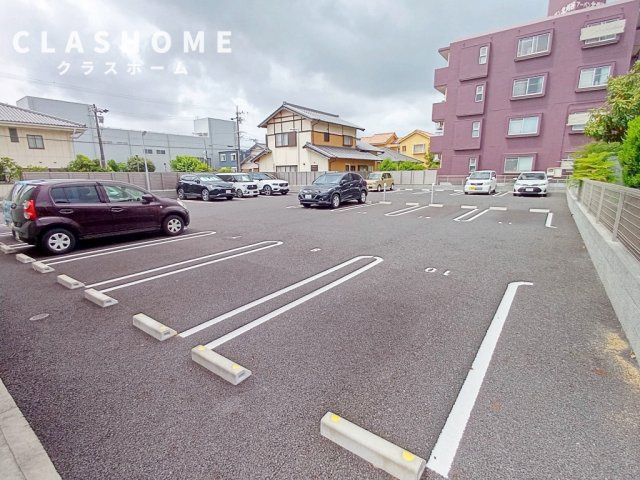 メゾンドアミー　　刈谷市の賃貸ならクラスホーム刈谷店の駐車場