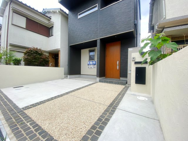 魚住町清水　新築一戸建ての前面道路含む現地写真