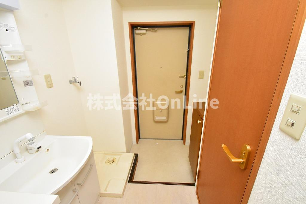 八尾市光町２丁目の賃貸マンションの玄関