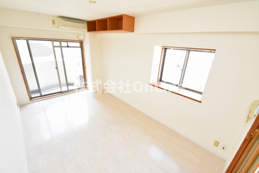 八尾市光町２丁目の賃貸マンションの居間・リビング