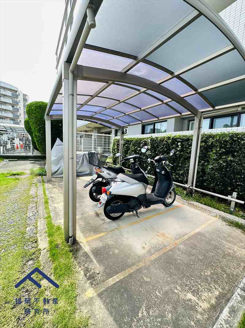 スカイハイツ小郡の駐車場
