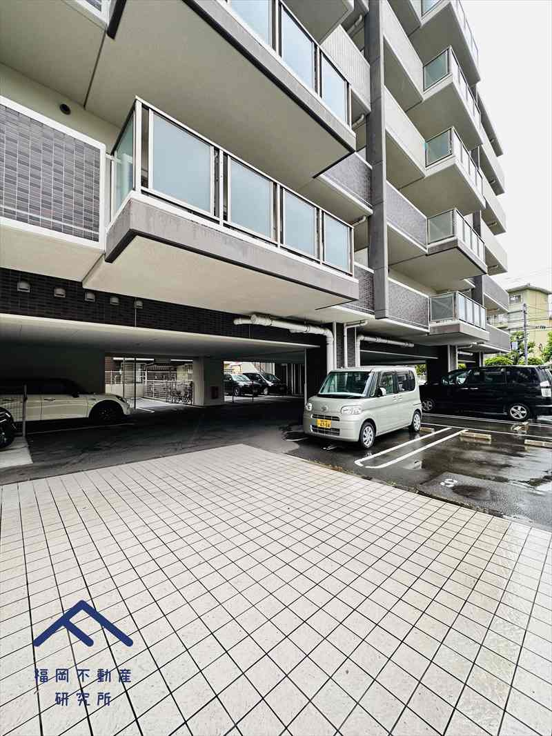 アクロス原ブルームテラスの駐車場
