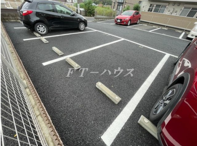 テラス丘の上 Aの駐車場