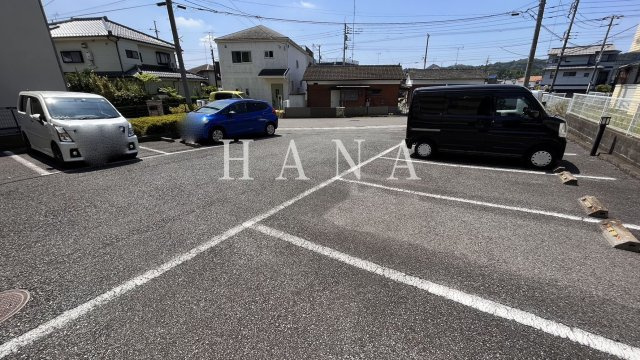 レオパレスサンフラワーの駐車場