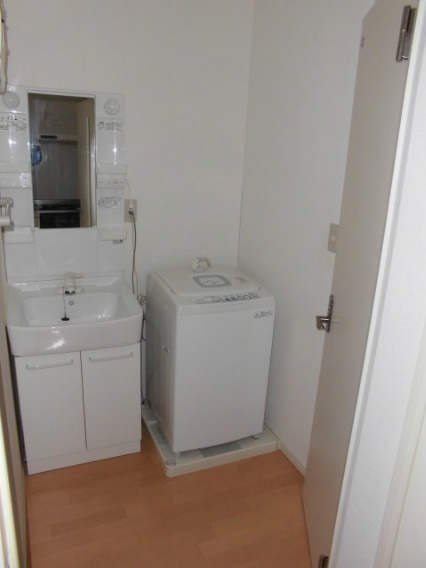 エル・モールKei5の洗面所|明るい洗面所です