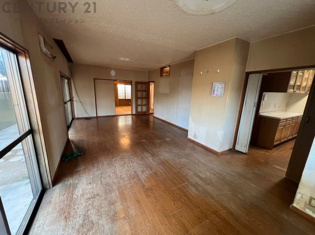 川西市鴬の森町中古戸建の居間