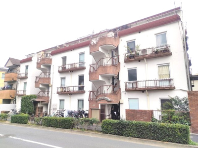 【外観】 | 【売主直売】パーセル世田谷 | 総戸数15戸、昭和53年12月築、管理人は巡回勤務につき管理体制良好です♪
3階南東向きのため日当たり・眺望良好です。