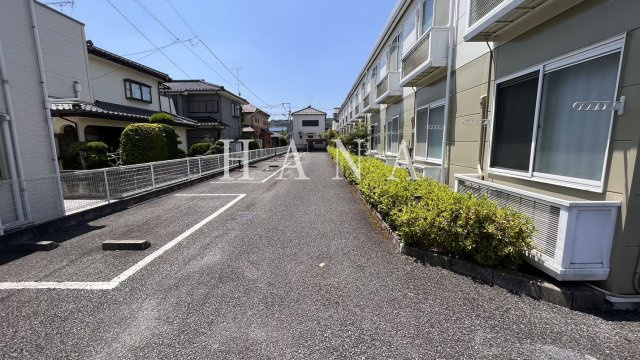レオパレスカナルの駐車場