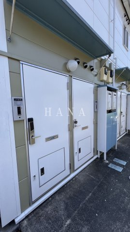レオパレスカナルのエントランス