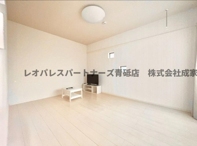 【居間・リビング】 | クレイノお花茶屋 | 同物件別室：反転タイプ