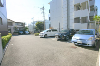 【駐車場】