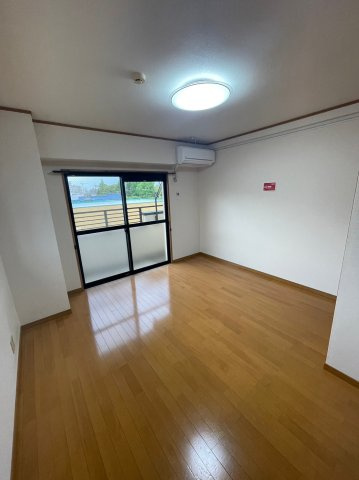 仲介手数料0円！！クレスト一社の居間・リビング