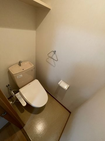 仲介手数料0円！！クレスト一社のトイレ