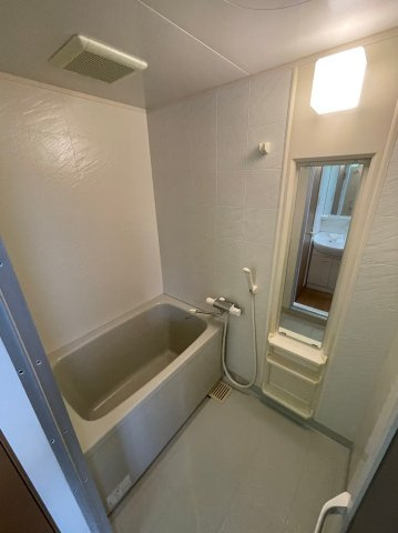 仲介手数料0円！！クレスト一社の浴室