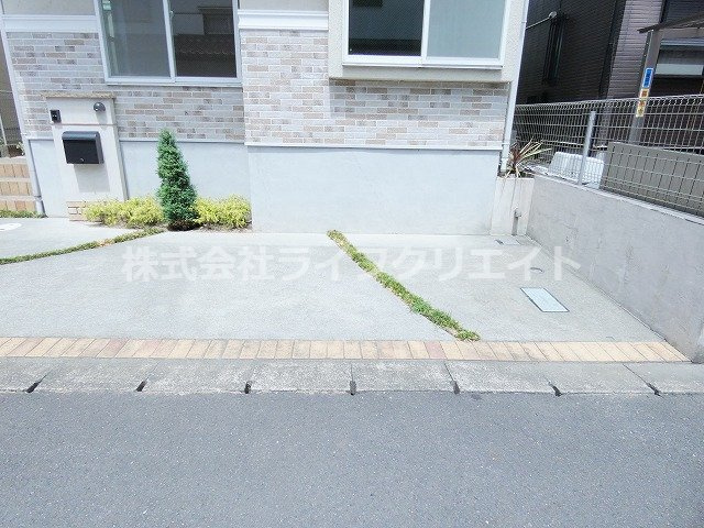 日野市日野本町5丁目戸建の駐車場
