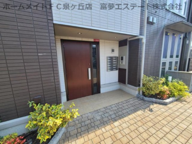メゾンドール北野田のエントランス