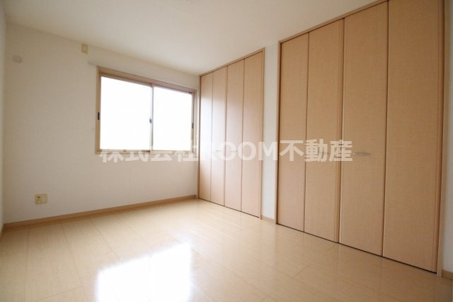 ホームパーティーの寝室|ゆとりの広さです