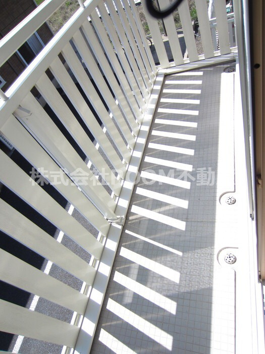 ホームパーティーのバルコニー|暖かな日差しのふりそそぐバルコニー