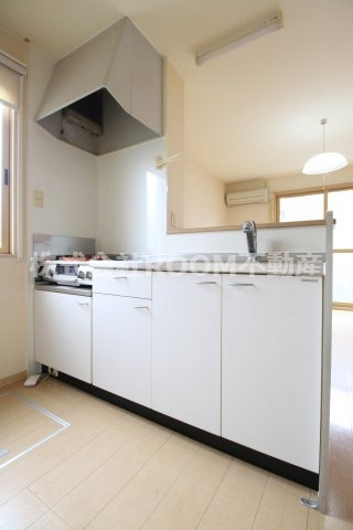 ホームパーティーのキッチン|コンパクトなキッチンで掃除もラクラク