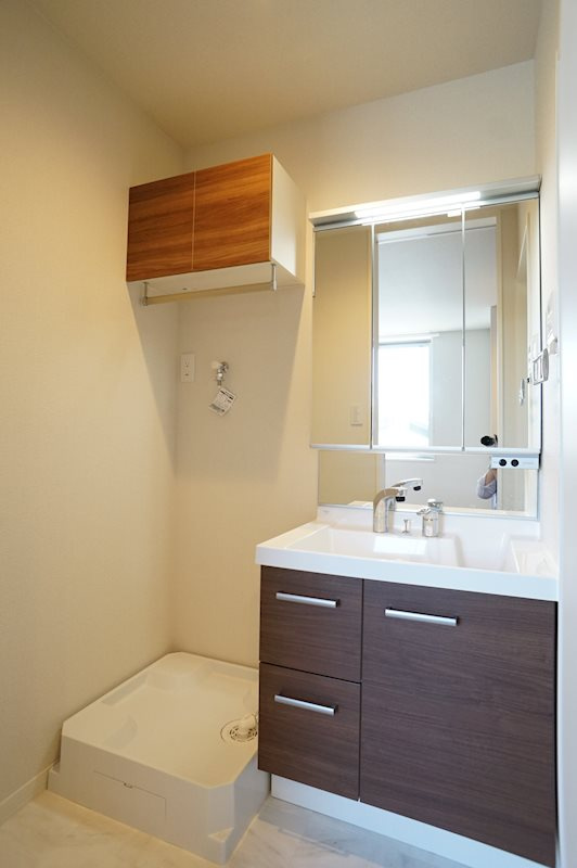 Ronsardの洗面所|三面鏡シャワー付き洗面化粧台♪